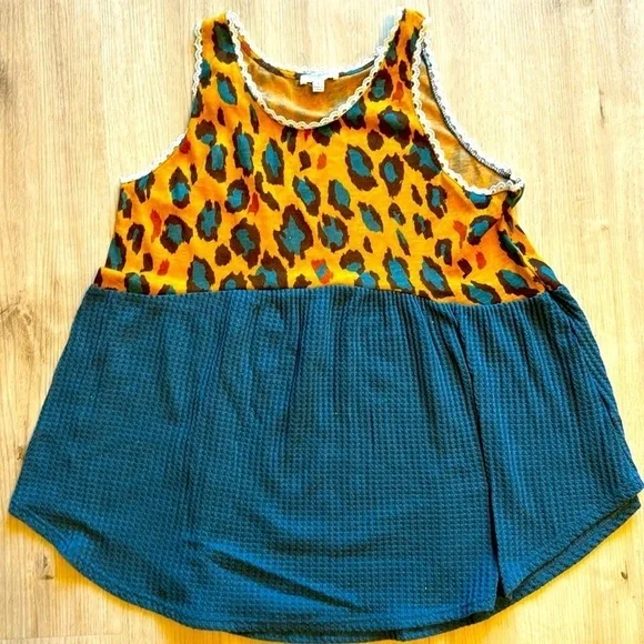 Umgee leopard print waffle top size small - Picture 2 of 3